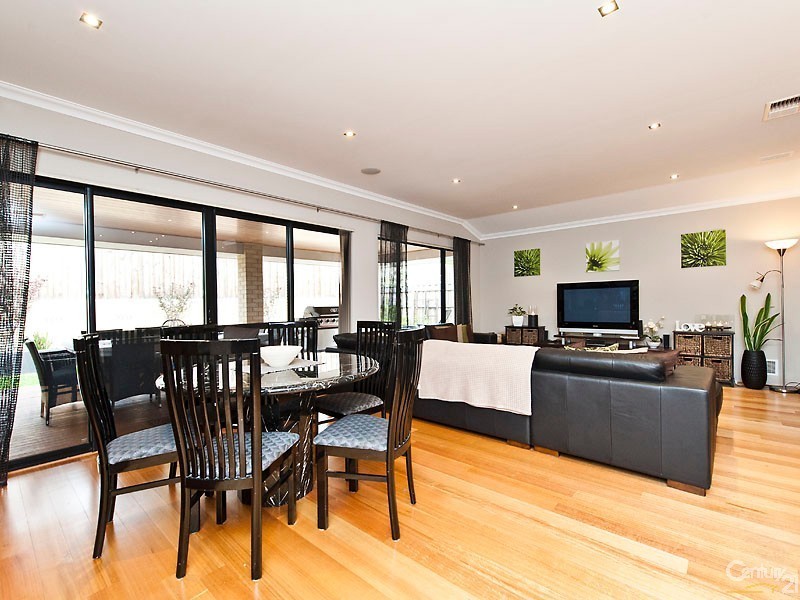5 Ewens Pass, Ellenbrook WA 6069
