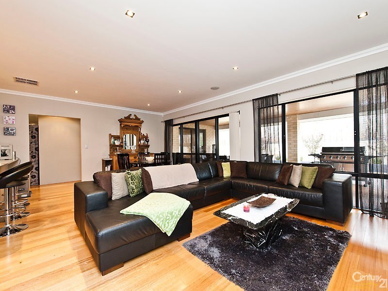 5 Ewens Pass, Ellenbrook WA 6069