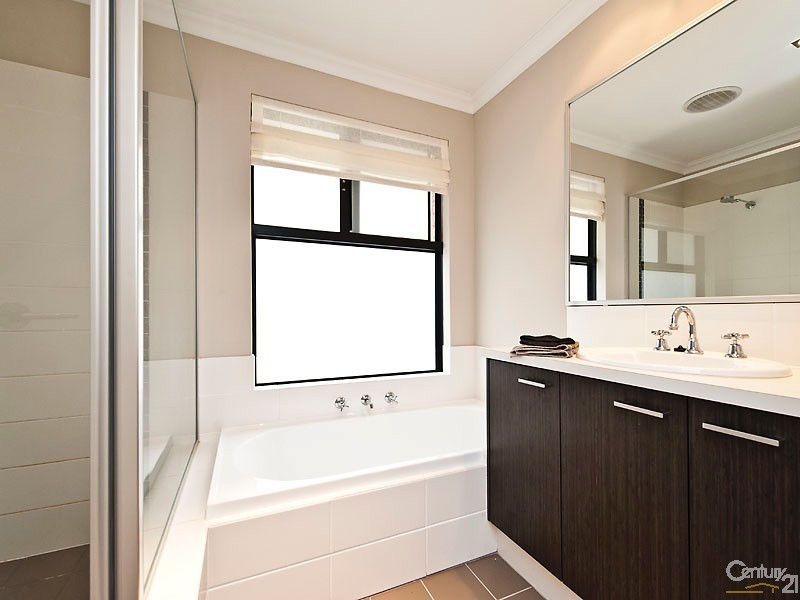 5 Ewens Pass, Ellenbrook WA 6069