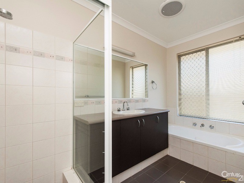 3 Blendon Ave, Ellenbrook WA 6069