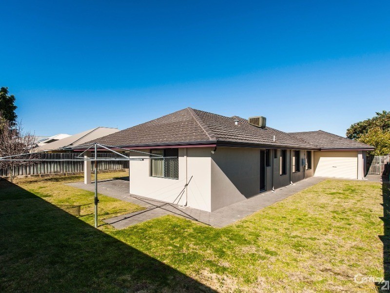 3 Blendon Ave, Ellenbrook WA 6069