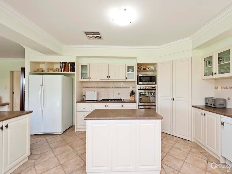 29 Horseshoe Circuit, Henley Brook WA 6055