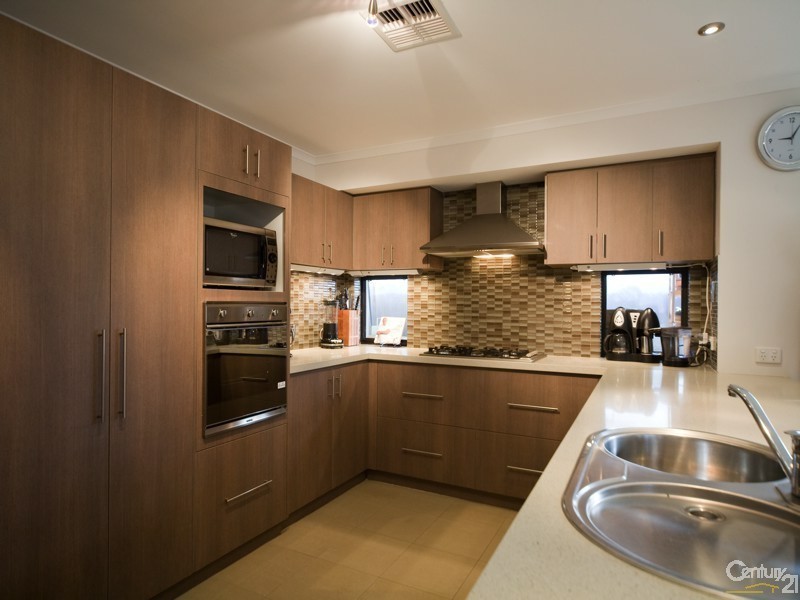 6 Bramley Tce, The Vines WA 6069