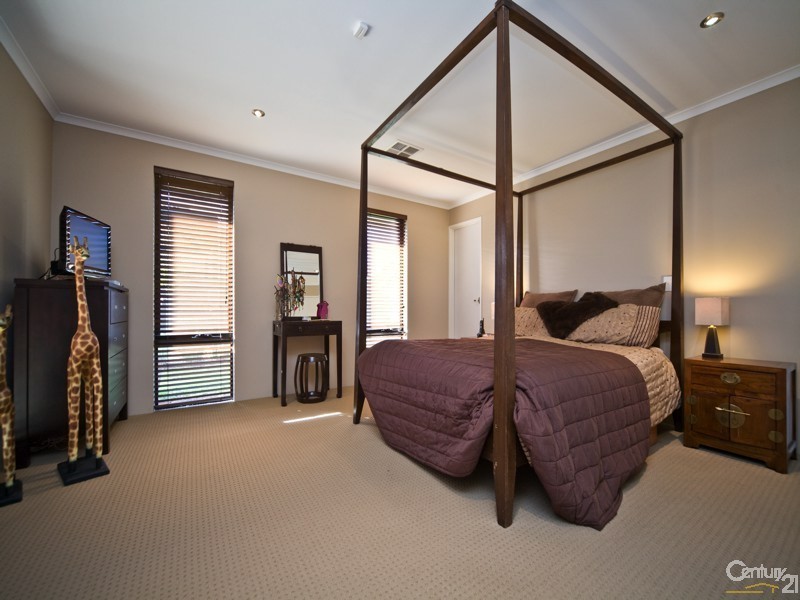 6 Bramley Tce, The Vines WA 6069