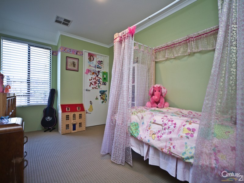 6 Bramley Tce, The Vines WA 6069