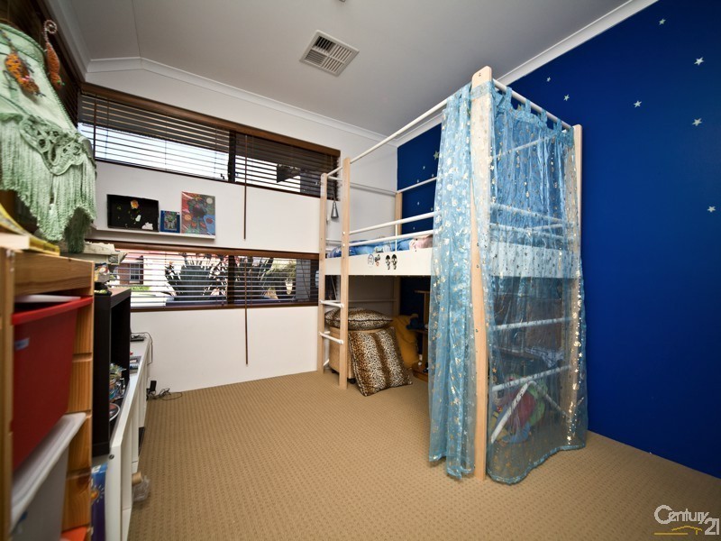 6 Bramley Tce, The Vines WA 6069