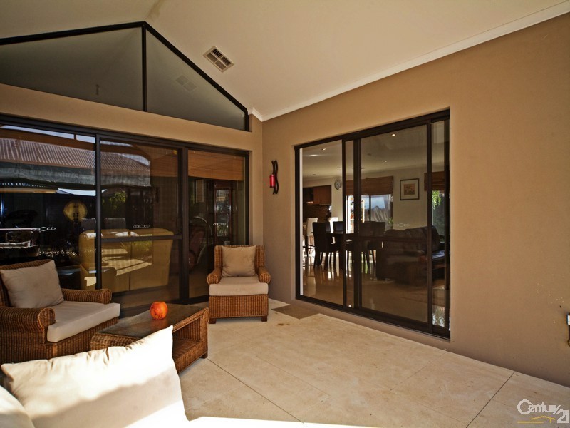 6 Bramley Tce, The Vines WA 6069