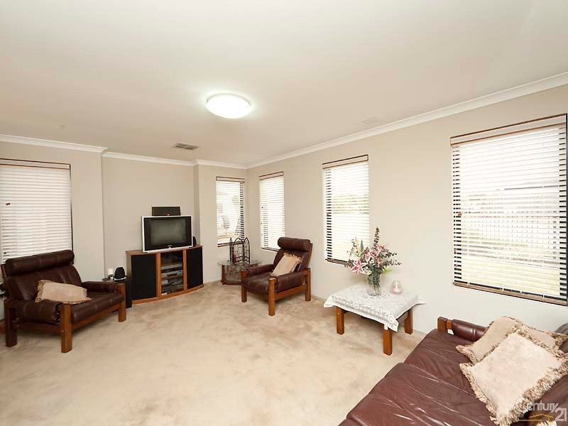 28 Lookout Circle, Ellenbrook WA 6069