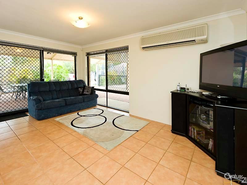 10  Trusty Grove, Stratton WA 6056