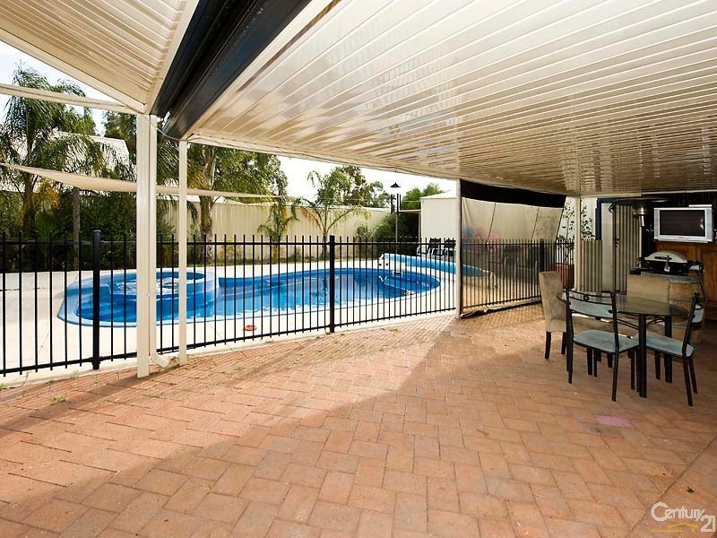 10  Trusty Grove, Stratton WA 6056