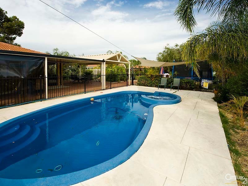 10  Trusty Grove, Stratton WA 6056