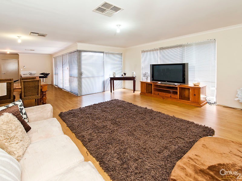 33 Parnham Avenue, Ellenbrook WA 6069