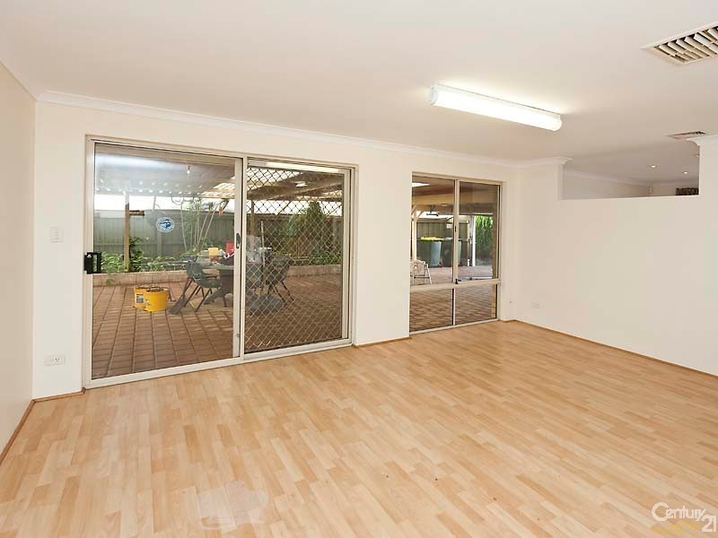 9 Sulphur Cove, Stratton WA 6056