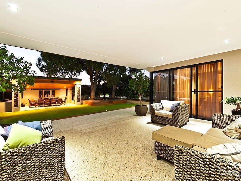 9 Farnborough Parkway, The Vines WA 6069