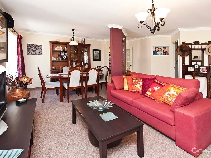 24 Hibbertia Place, Ellenbrook WA 6069