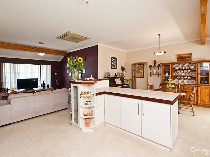 24 Hibbertia Place, Ellenbrook WA 6069