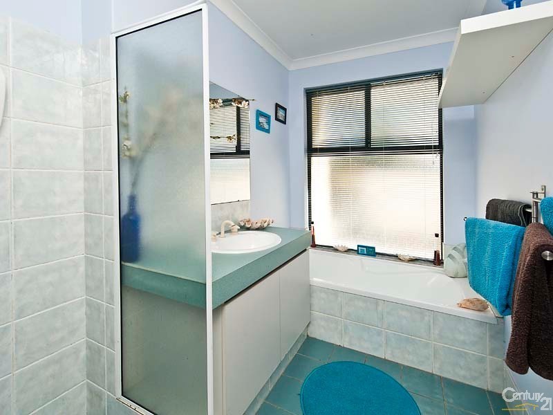 24 Hibbertia Place, Ellenbrook WA 6069