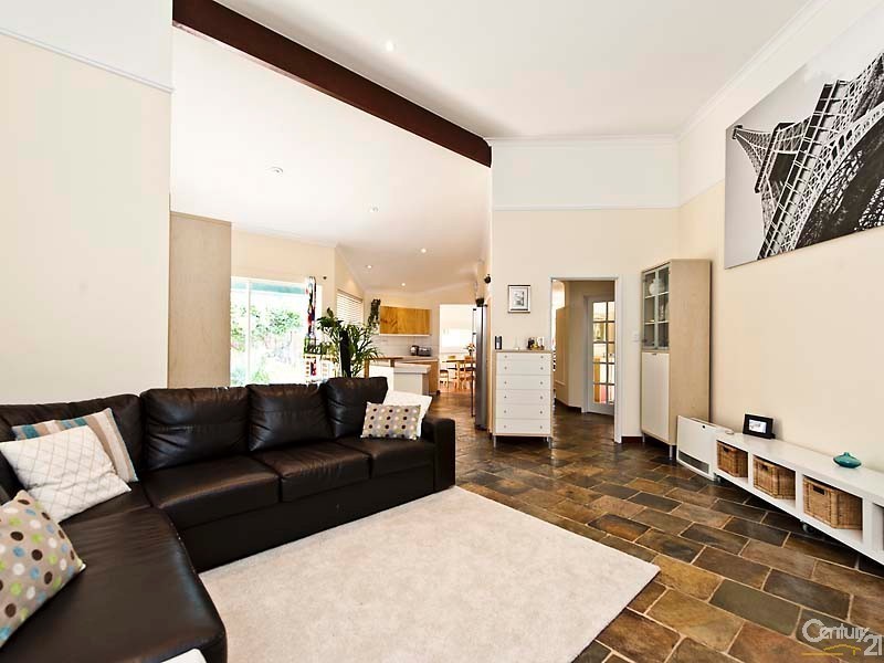 5 St Cloud Gardens, Connolly WA 6027