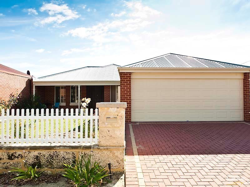 42 Halpin Circle, Ellenbrook WA 6069
