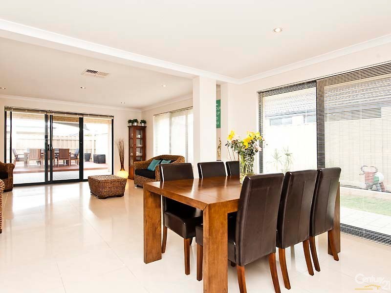 60 Roxburghe Drive, The Vines WA 6069