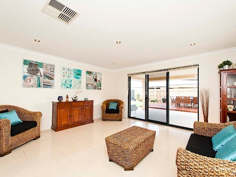 60 Roxburghe Drive, The Vines WA 6069