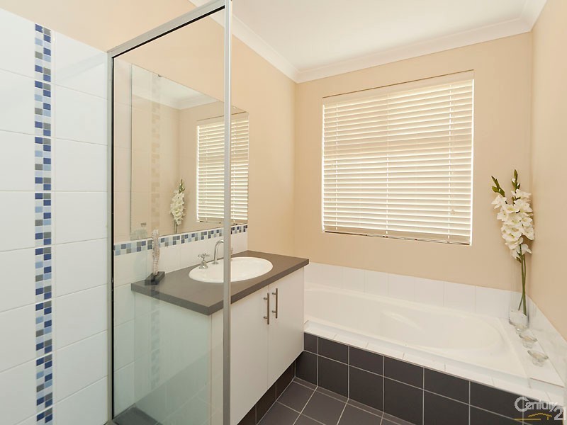 6 Hatfield Road, Ellenbrook WA 6069