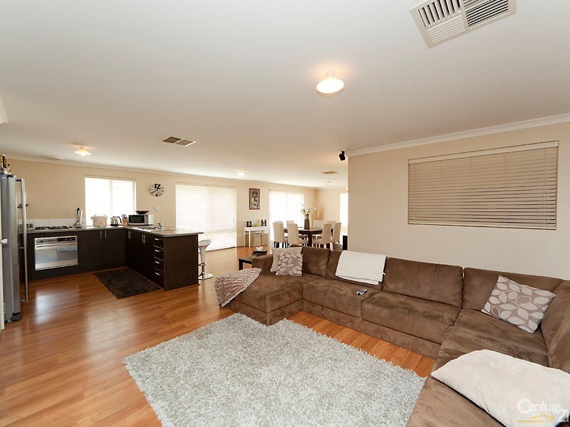 6 Hatfield Road, Ellenbrook WA 6069