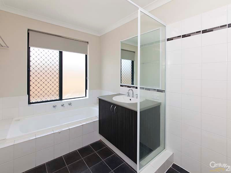 5 Cape Gardens, Ellenbrook WA 6069