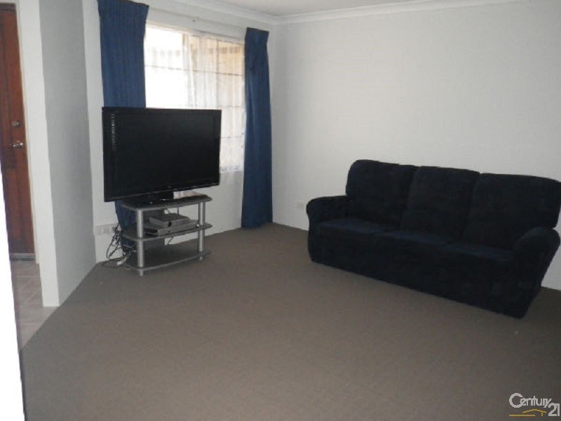 28 Strathalbyn Loop, Carramar WA 6031