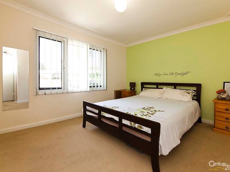 20b Hatfield Way, Girrawheen WA 6064