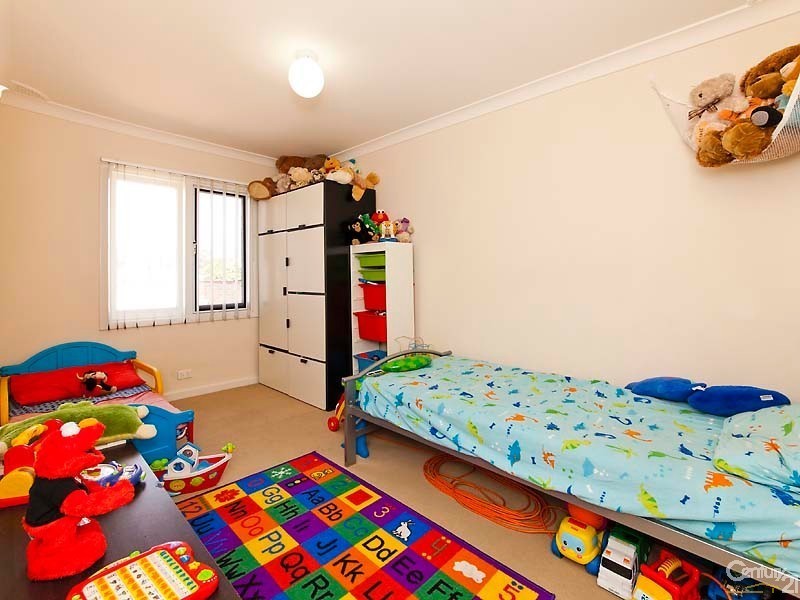 20b Hatfield Way, Girrawheen WA 6064