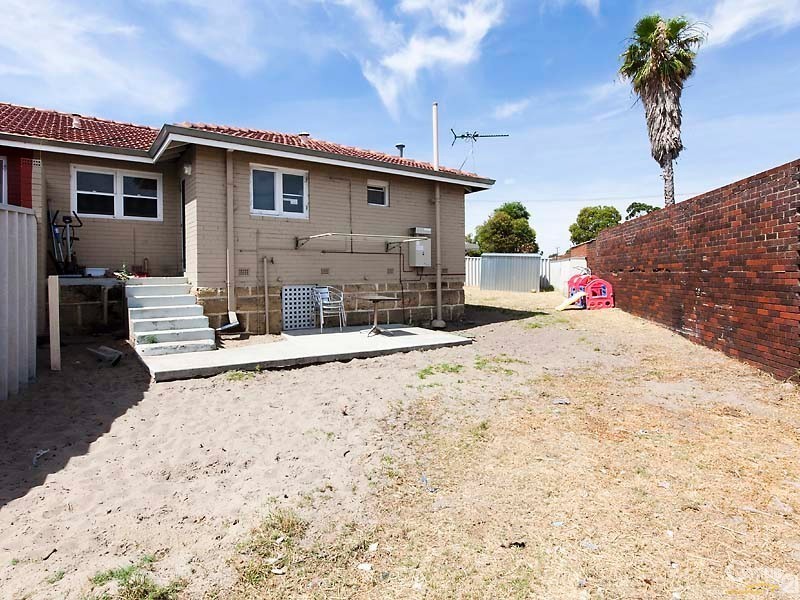 20b Hatfield Way, Girrawheen WA 6064