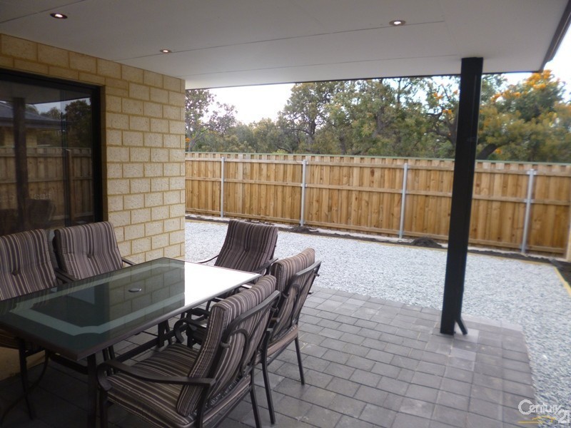 5 Loveday Street, Ellenbrook WA 6069