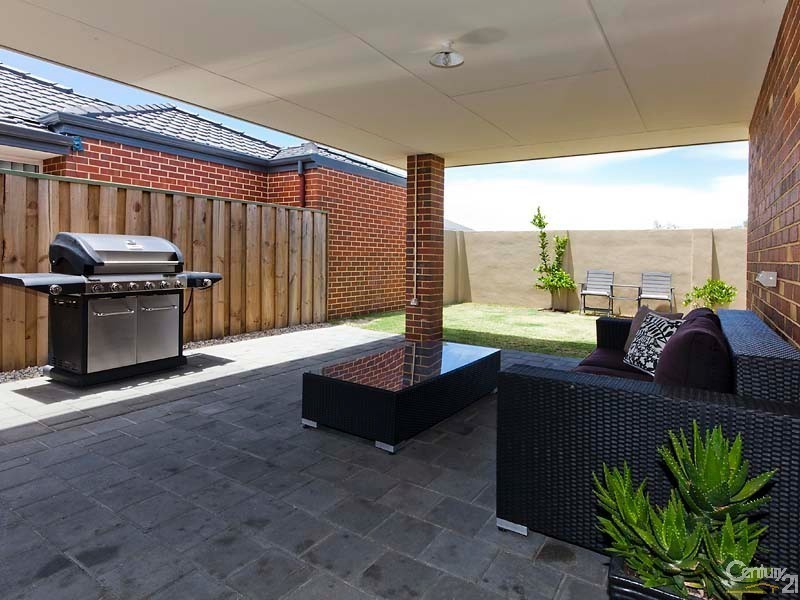 4 Putley Road, The Vines WA 6069