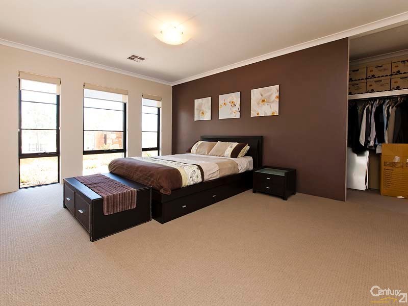 4 Putley Road, The Vines WA 6069