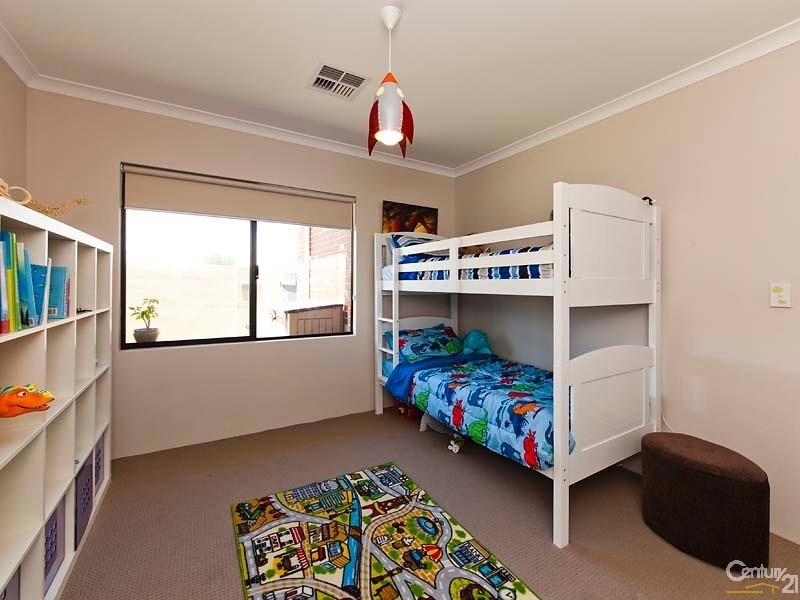 4 Putley Road, The Vines WA 6069