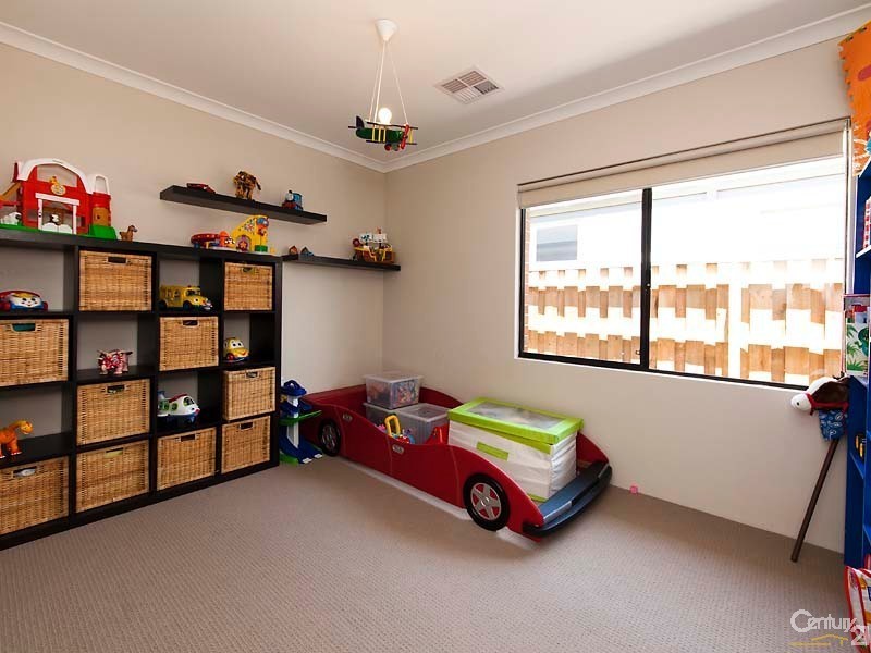 4 Putley Road, The Vines WA 6069