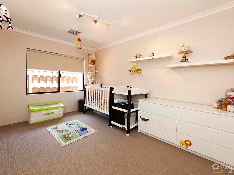 4 Putley Road, The Vines WA 6069