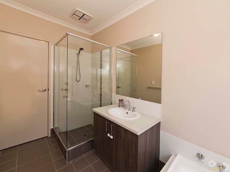 4 Putley Road, The Vines WA 6069