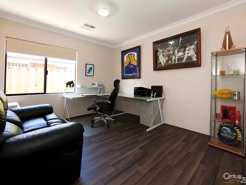 4 Putley Road, The Vines WA 6069