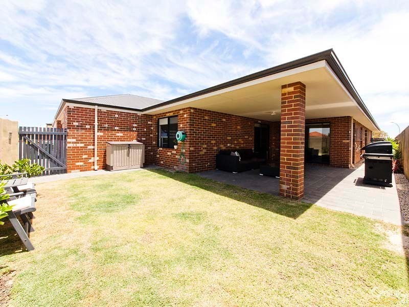 4 Putley Road, The Vines WA 6069