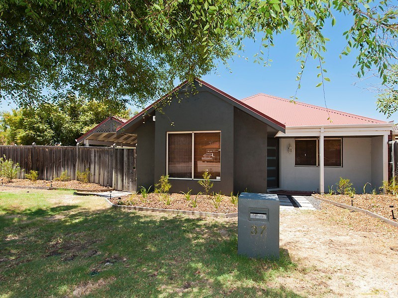 37 Millstream Grove, Ellenbrook WA 6069