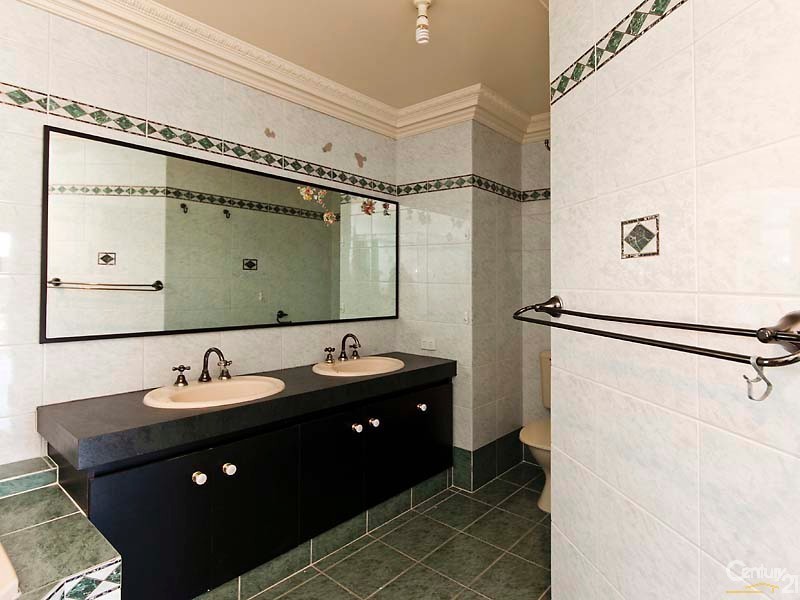 11 Pinea Turn, Ellenbrook WA 6069