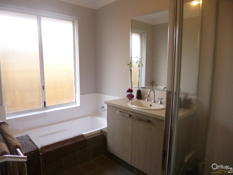 6 Castlefern Street, Ellenbrook WA 6069