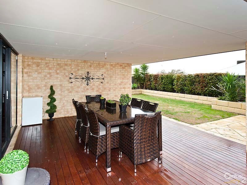 14 Jervis Drive, Ellenbrook WA 6069