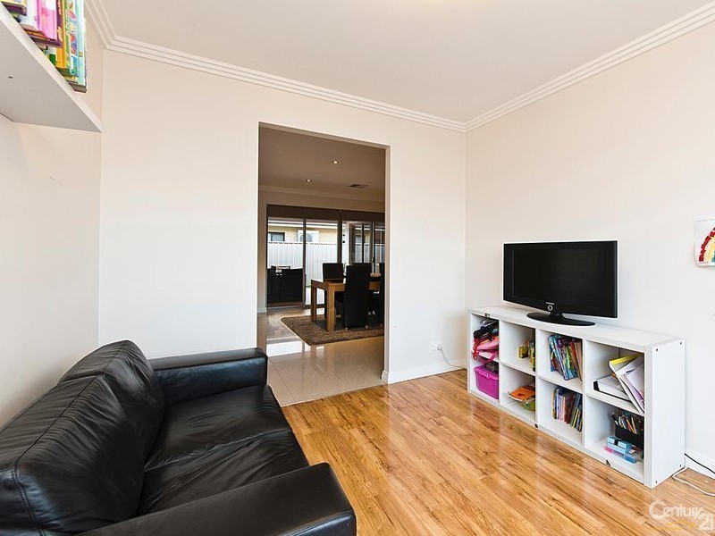 36 Melnik Street, Caversham WA 6055