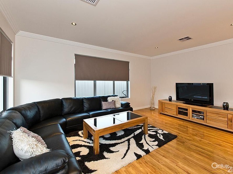 36 Melnik Street, Caversham WA 6055