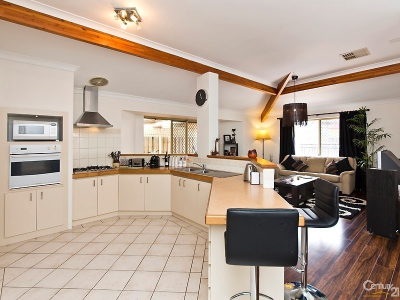 16 Napoli Ave, Ellenbrook WA 6069