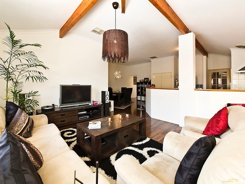 16 Napoli Ave, Ellenbrook WA 6069