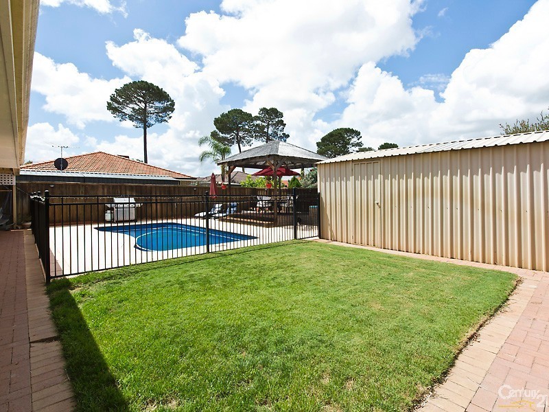 16 Napoli Ave, Ellenbrook WA 6069